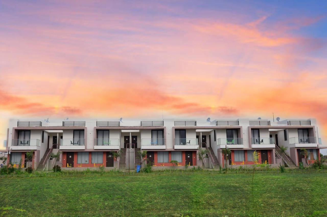 Leena Resort Garudeshwar エクステリア 写真